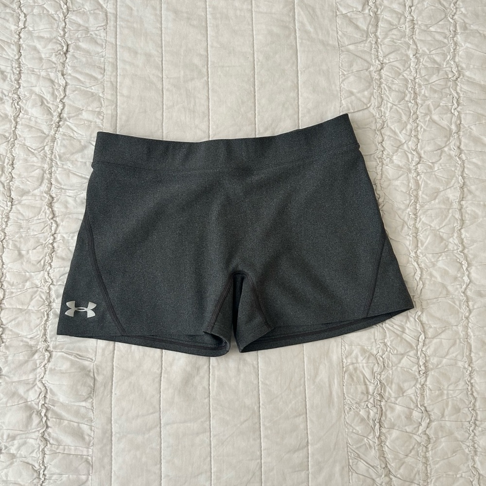 Underarmour mid rise youth medium spandex short
